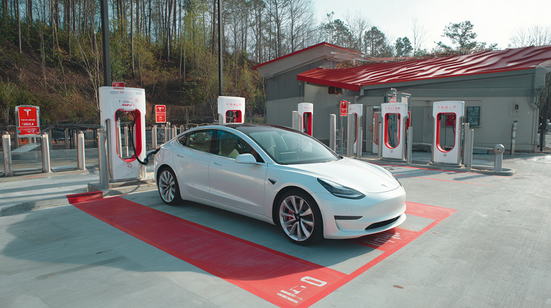 Bloomberg: почти половина жителей Китая выбирают электромобиль в качестве первой машины